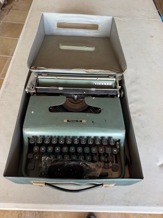 Máquina de escribir Pluma 22 antigua