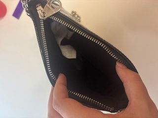 Bolso negro pequeño efecto cocodrilo con cadena