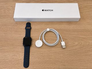 Apple Watch SE GPS 40mm Negro/Azul con Cargador