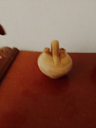Botijo de arcilla artesanal