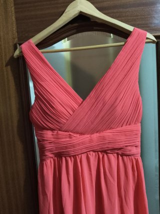 Vestido largo fiesta precioso color coral intenso.