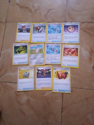 Cartas Pokémon V  y Entrenador.en total son 48
