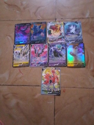 Cartas Pokémon V  y Entrenador.en total son 48