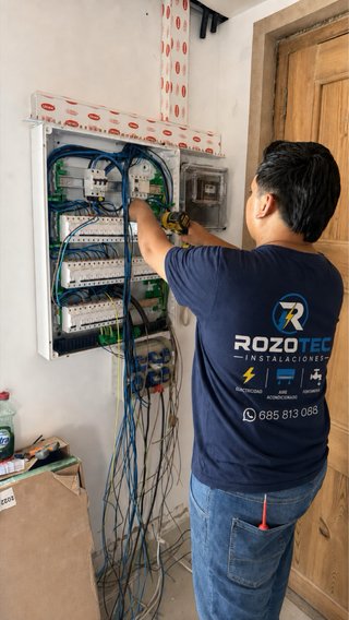 ELECTRICISTA,FONTANERO Y AIRE ACONDICIONADO