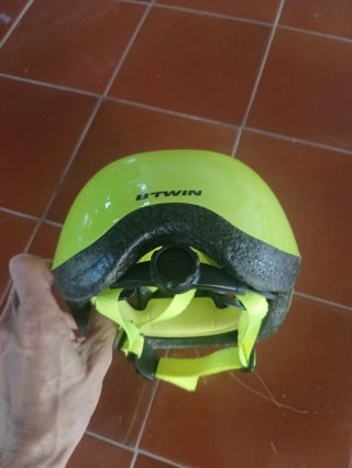 Casco infantil amarillo