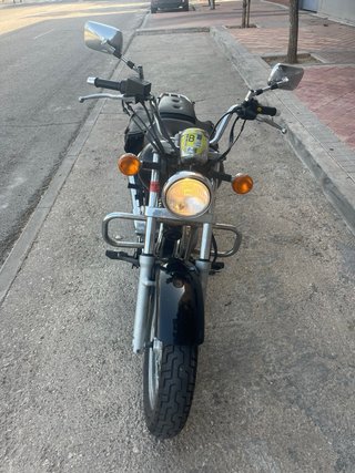 Suzuki Marauder 2006 DGT Etiqueta