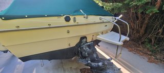 Lancha Bayliner Capri lista para navegar