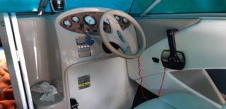 Lancha Bayliner Capri lista para navegar