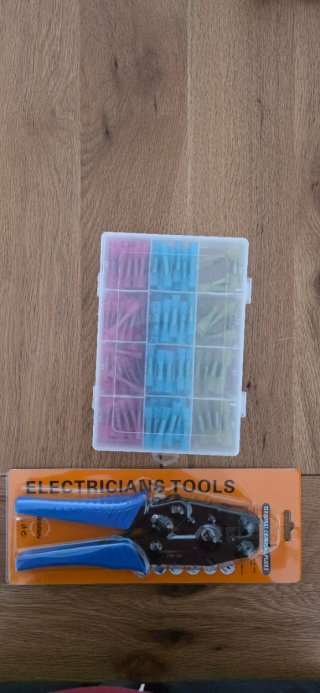 Crimpadora y terminales eléctricos