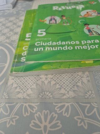 2 Libros conocimiento del medio 5 Revuela.Chafiras