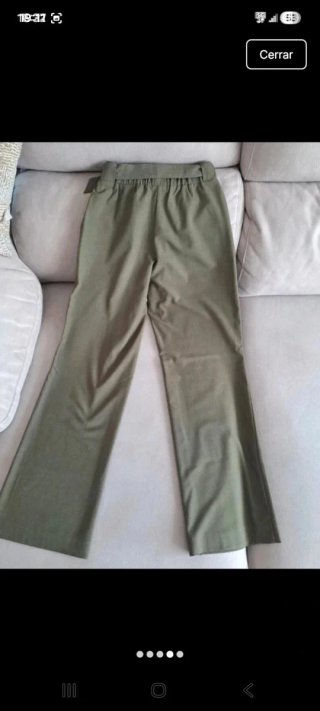 Pantalón verde caqui con cinturón