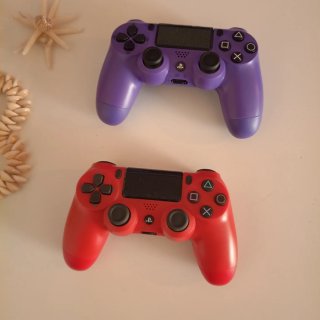 2 Controller PS4 Viola e Rosso + cavi nuovi