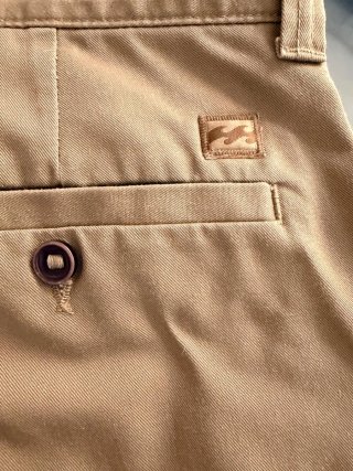 Bermuda Billabong beige/caqui de algodón. Talla 42