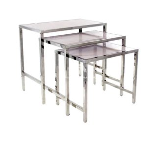 Conjunto de mesas expositoras tienda ropa