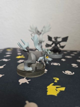 Figuras Kaiyodo Reshiram Zekrom Kyurem