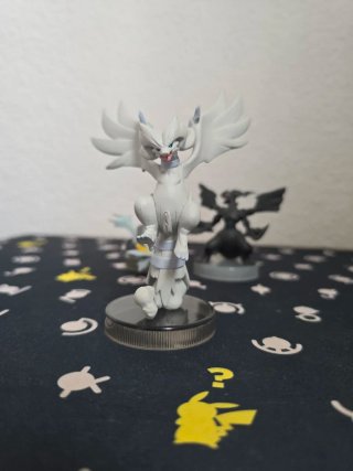 Figuras Kaiyodo Reshiram Zekrom Kyurem