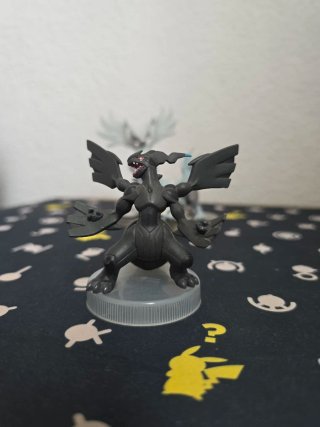 Figuras Kaiyodo Reshiram Zekrom Kyurem