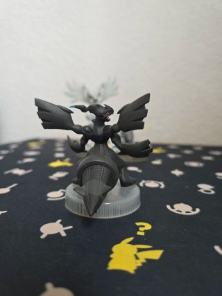 Figuras Kaiyodo Reshiram Zekrom Kyurem