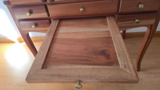Mesa de costura clásica de madera maciza