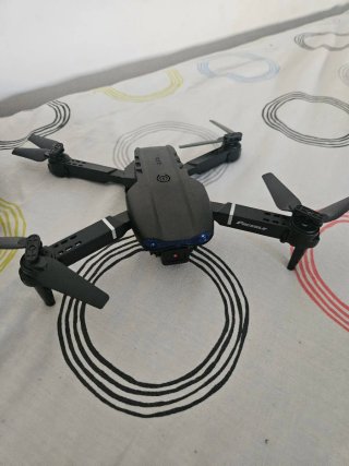 Dron E88 Negro con Maletín y Mando