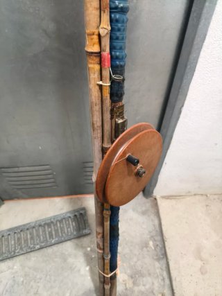 Caña de pescar de bambú con carrete