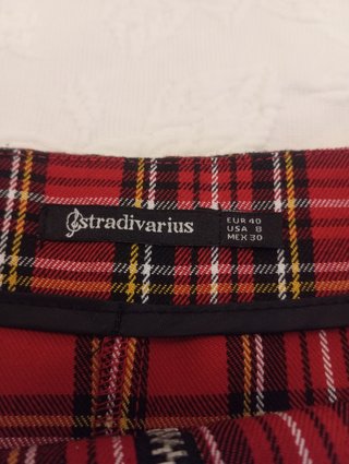 Falda de cuadros de Stradivarius