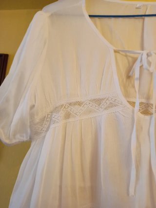 Blusa blanca con detalles de puntilla talla L, XL