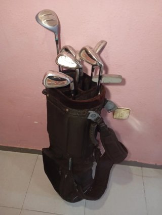 Bolsa de golf Titleist con palos