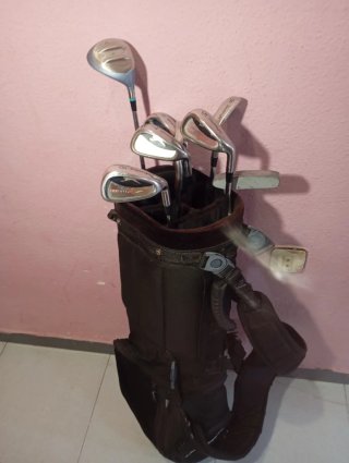 Bolsa de golf Titleist con palos