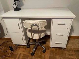 Mesita escritorio/uñas con silla