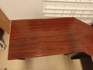 Mesa de escritorio de madera