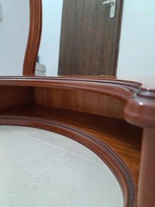 Tocador con espejo de madera