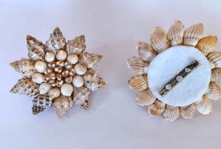Broches artesanales de conchas marinas