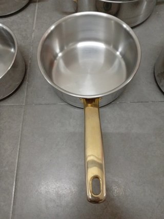Juego de Ollas Metálicas con Tapas de Vidrio