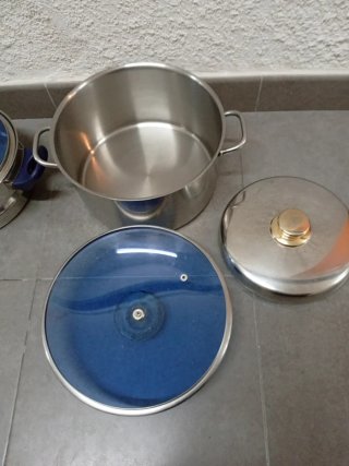 Juego de Ollas Metálicas con Tapas de Vidrio