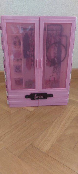 Armario de Juguete Barbie con Accesorios