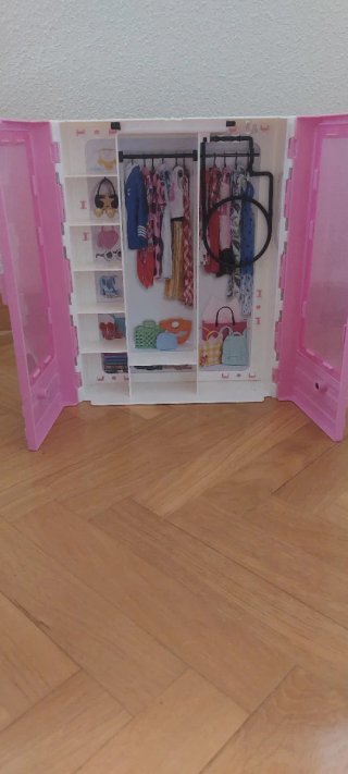 Armario de Juguete Barbie con Accesorios