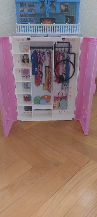 Armario de Juguete Barbie con Accesorios