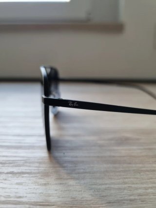 Occhiali da sole Ray-Ban neri e blu