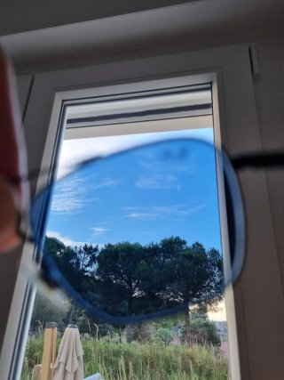 Occhiali da sole Ray-Ban neri e blu