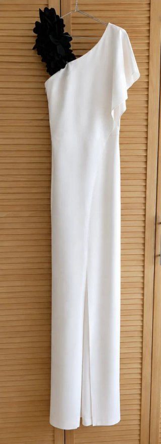 Mono largo blanco elegante
