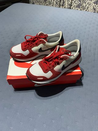 Zapatillas Nike Vortex Rojas y Blancas