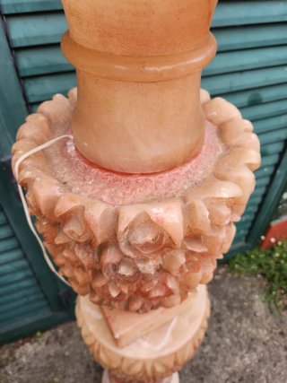 Lámpara de pie de alabastro rosa