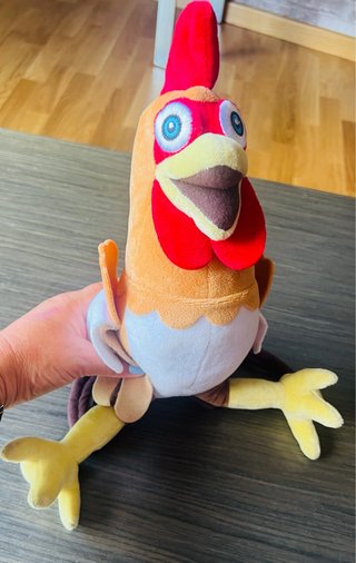 Peluche de gallo divertido y serpiente