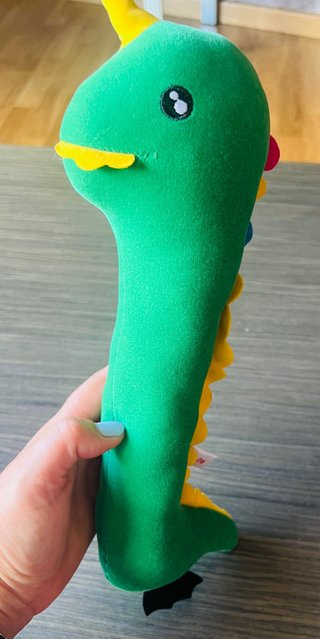 Peluche de gallo divertido y serpiente