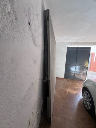 Puerta de garaje gris