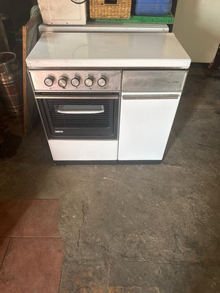 Cocina de gas Zanussi con horno