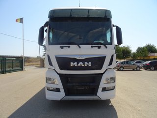 MAN TGX 28 560-CAMIONES LONAS / TAUTLINER