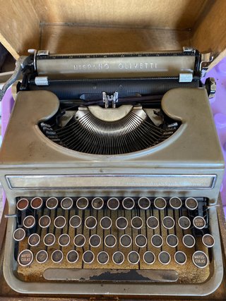 Máquina de escribir Hispano Olivetti
