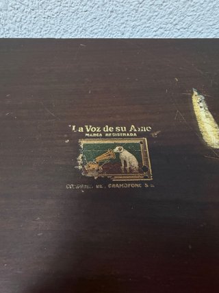 Radio de válvulas de sobremesa